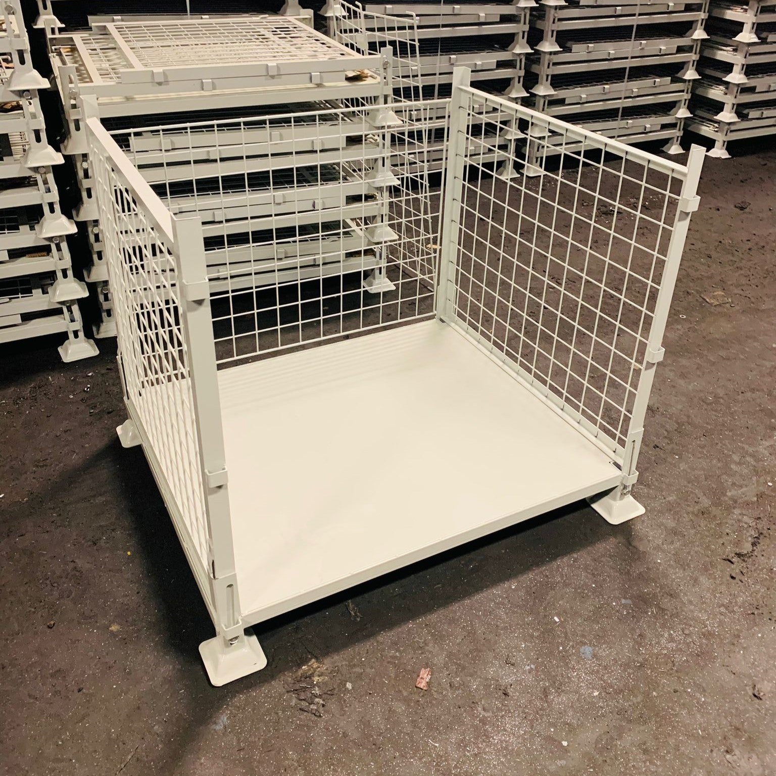 Our MightyLoad pallet cage is easy to fold and collapse, thus saving space when not in use.
