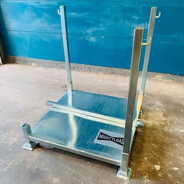 Bulk bag holding frame with removable legs