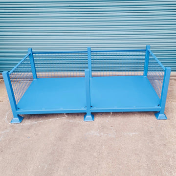 Large mesh sided stillage cage for storing goods