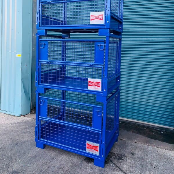 Collapsible pallet cage stacked to 3 units high