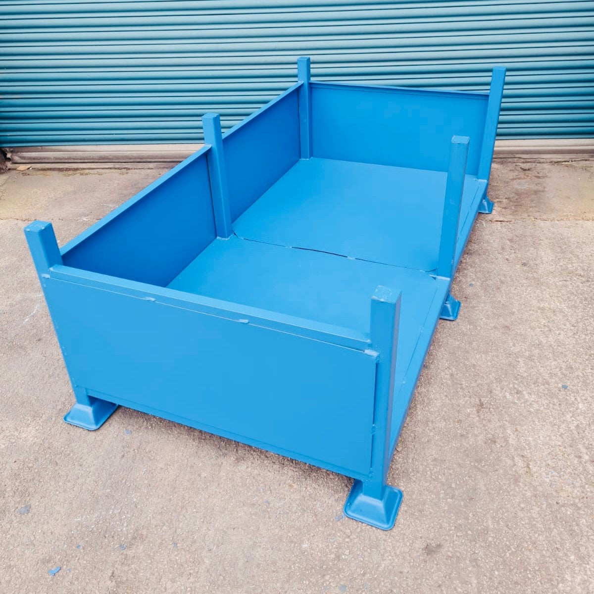 Double width stillages for storing and stacking goods