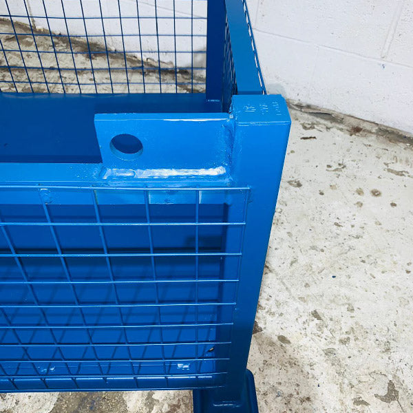 Mesh lifting basket with lifting lugs for safe crane lifting of heavy loads