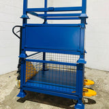 Pallet truck for lifting heavy metal stillages